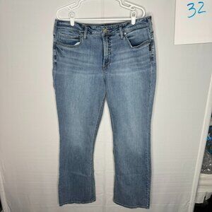 Silver Jeans Co. Women's Suki Mid Rise Curvy Fit Slim Bootcut Jeans